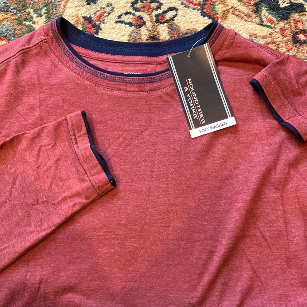 Roundtree and Yorke- Men’s long sleeve burgundy tee- NWT